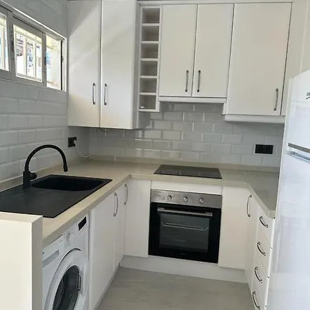 4-Bed Apartment 400 M From The Sea, Close To Everything Fuengirola
