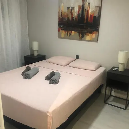 4-Bed Apartment 400 M From The Sea, Close To Everything Apartment